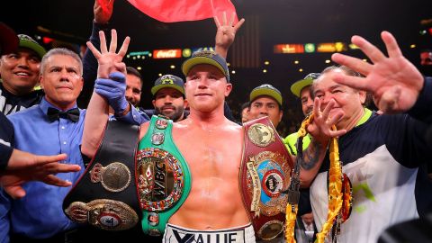 Canelo celebró tras su última pelea, el 2 de noviembre de 2019.