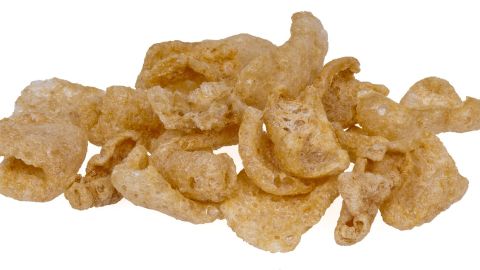 Los chicharrones aportan proteína pero pueden contener mucha sal.