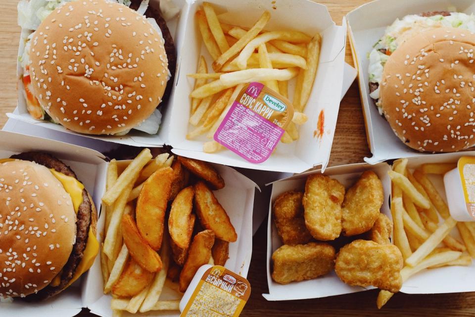 Personal vendaje Ennegrecer Cuál es la hamburguesa menos saludable de McDonald's y cuál pedir en su  lugar - El Diario NY