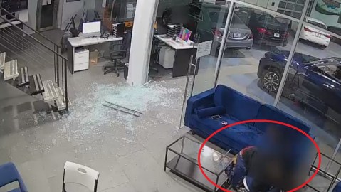 El momento del tiroteo fue captado en un video dado a conocer por el NYPD.