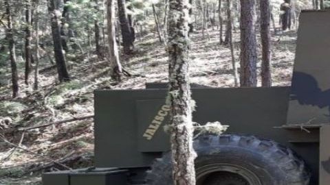 FOTOS: Autodefensas exponen troca monstruo del Mencho y a integrantes del CJNG