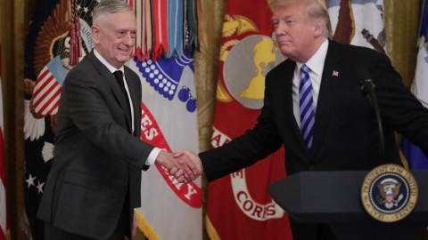 James Mathis y Trump en el comienzo de la presidencia.