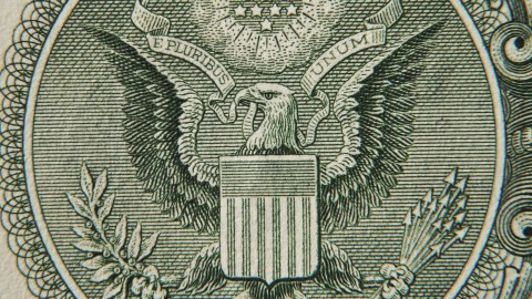 Advierten sobre un nuevo colapso del dólar con probabilidades de una doble recesión