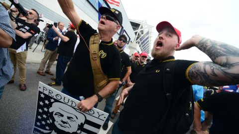 "Proud Boys" es considerado un grupo extremista y armado. Aquí en Orlando, 2019.