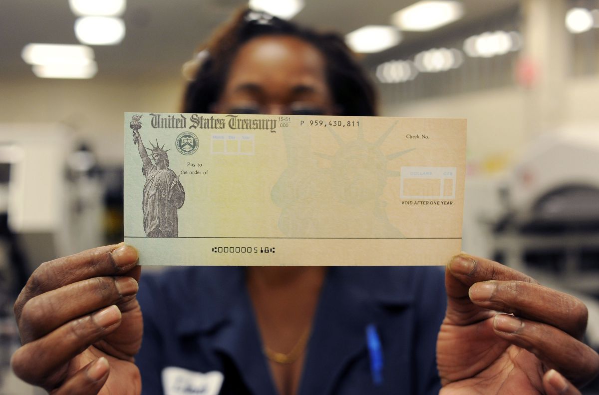 La tarjeta EIP y el cheque de estímulo llegarán en un sobre color blanco del Departamento del Tesoro de Estados Unidos.