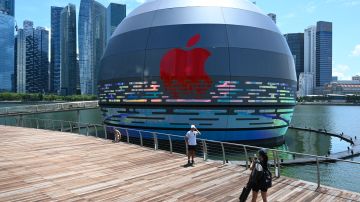 Inauguran en Singapur la primera tienda flotante de Apple