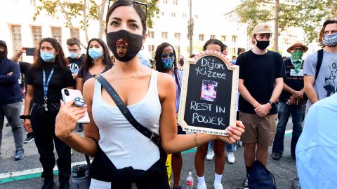 Poner fin a la brutalidad policial es importante para los jóvenes latinos.