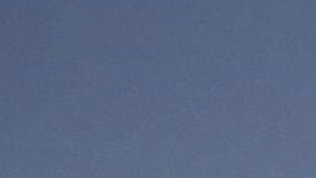 Una multitud se agolpó a las afueras del avión presidencial para escuchar a Trump.