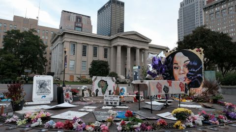 Homenajes a Breonna Taylor en Jefferson Square en Louisville.