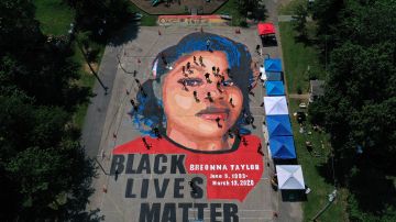 Un mural a la memoria de Breonna Taylor, asesinada por la Policía.