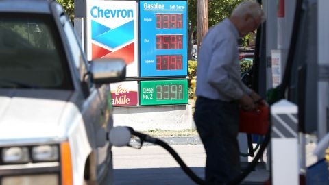 El precio del combustible durante el fin de semana del Día del Trabajo el más bajo desde 2004