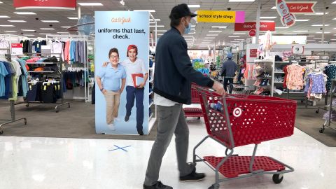 Target se prepara para las fiestas y busca contratar 130,000 trabajadores