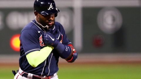 Marcell Ozuna festejó su tercer jonrón con dedicatoria a Black Panther.