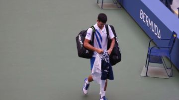 Novak Djokovic al ser expulsado del US Open.