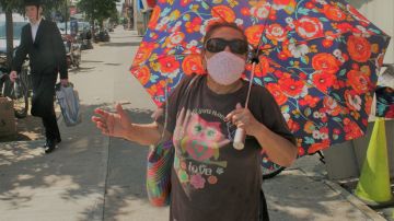 La mexicana Guadalupe Pacheco relata que para muchos de sus vecinos no es común usar máscaras.