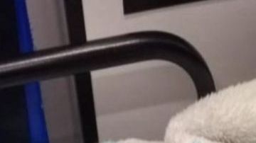 Hallan a bebito recién nacido abandonado dentro de caja, se estaba congelando