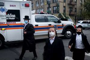 "Salvar vidas reemplaza las reglas religiosas": rabinos piden respetar normas anti coronavirus, tras protestas y demandas en Nueva York