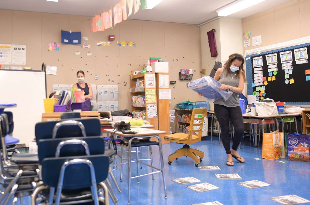 Maestros y personal de escuelas de la ciudad de Nueva York no tienen  opción: están obligados a vacunarse contra el COVID-19 - El Diario NY