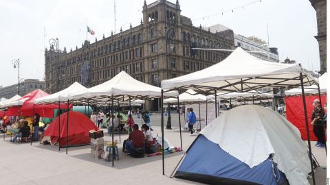 Colectivo lleva su plantón al Zócalo.