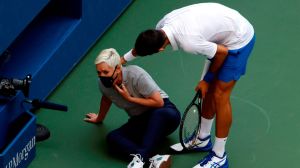 Djokovic se disculpa tras golpear a jueza en el US Open