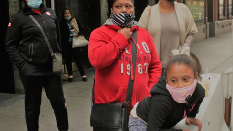 La dominicana Vilelka Pascal, al igual que otros padres hispanos consultados, señala que estamos "en tiempos de tener paciencia".