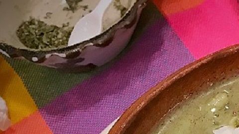 Los tres tipos de pozole más populares son el blanco, el rojo y el verde. Foto: T.Tseng-Commons