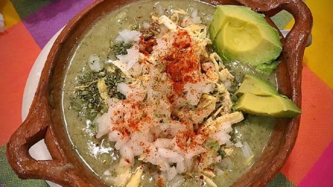 Los tres tipos de pozole más populares son el blanco, el rojo y el verde. Foto: T.Tseng-Commons