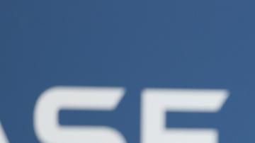 Serena Williams, pasó a octavos de final del Abierto de Estados Unidos tras derrotar a su compatriota Sloane Stephens.