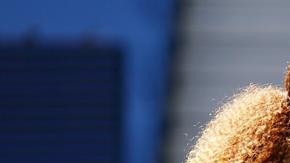 Serena Williams en acción contra Maria Sakkari de Grecia.