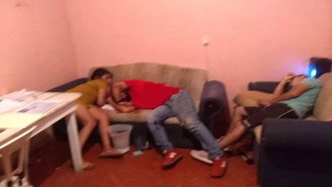 Sicarios matan a 3 jovencitos dentro de su propia casa, una mujer entre víctimas