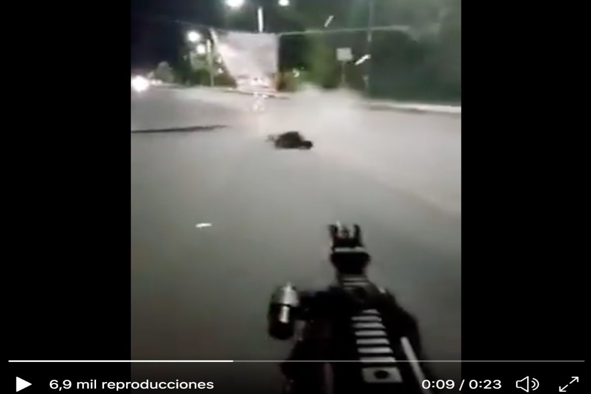 VIDEO: Narcos ejecutan a hombre en plena calle con fusil de alto poder 