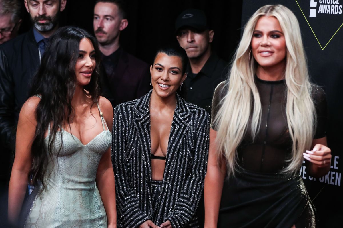 Kim Kardashian junto a sus hermanas Kourtney y Khloé. 