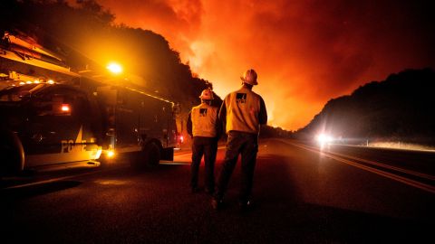 Incendio en Sierra National Forest, California.