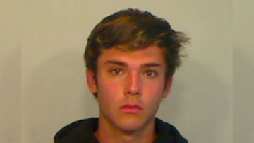 como Joshua David Anyzeski, de 18 años, fue arrestado en el sur de la Florida.