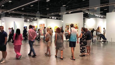 Los organizadores de Art Basel se muestran satisfechos por la gran afluencia de público a la feria.