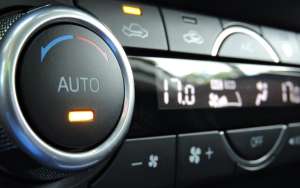 ¿Cuándo debes darle mantenimiento al aire acondicionado de tu auto?