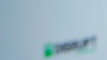 ashton kutcher impala rosa