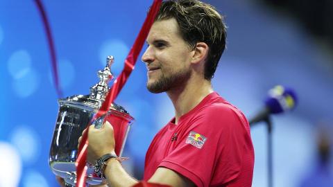 Dominic Thiem con su trofeo de campeón del US Open.