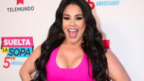 Carolina Sandoval habla del trasero de Chiquis Rivera y postea foto en hilo dental con su hija Bárbara Camila.