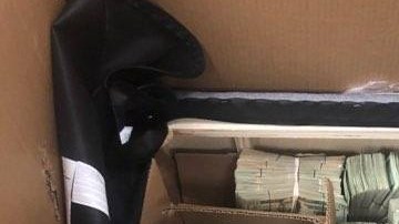 El dinero estaba en unos muebles.