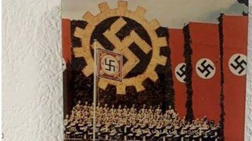 La imagen fue colgada en una automotriz en la Ciudad de México .