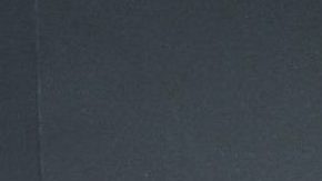 Khloé Kardashian sorprende en la playa con su delgada figura y un explosivo bikini.