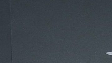 Khloé Kardashian sorprende en la playa con su delgada figura y un explosivo bikini.