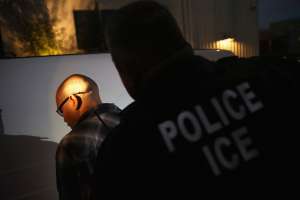 ICE baja el número de deportaciones a su nivel mínimo en años