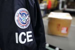 Demandan a propietario por llamar a ICE para delatar a inquilino