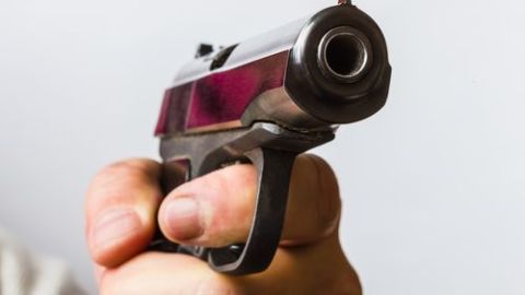 La joven recibió nueve balazos.