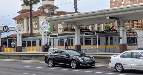 El servicio de Metro Los Ángeles no cerrará sus servicios durante la epidemia del coronavirus COVID-19. (Jacqueline García/La Opinión)