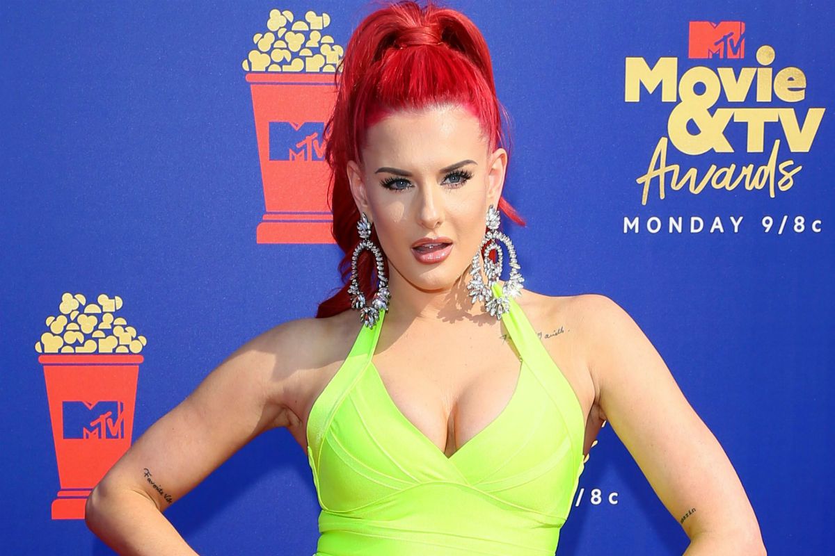 Justina Valentine cumple la fantasía de sus fans al mostrarse como una