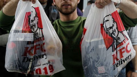 Malasia prefiere KFC, donde además de su famoso pollo, también ofrece platillos locales como arroz congee.