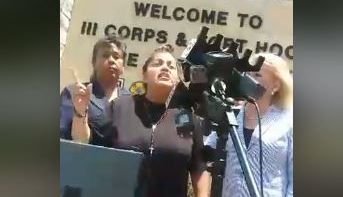 La madre de Vanessa Guillén amenazando con "cerrar" Fort Hood.